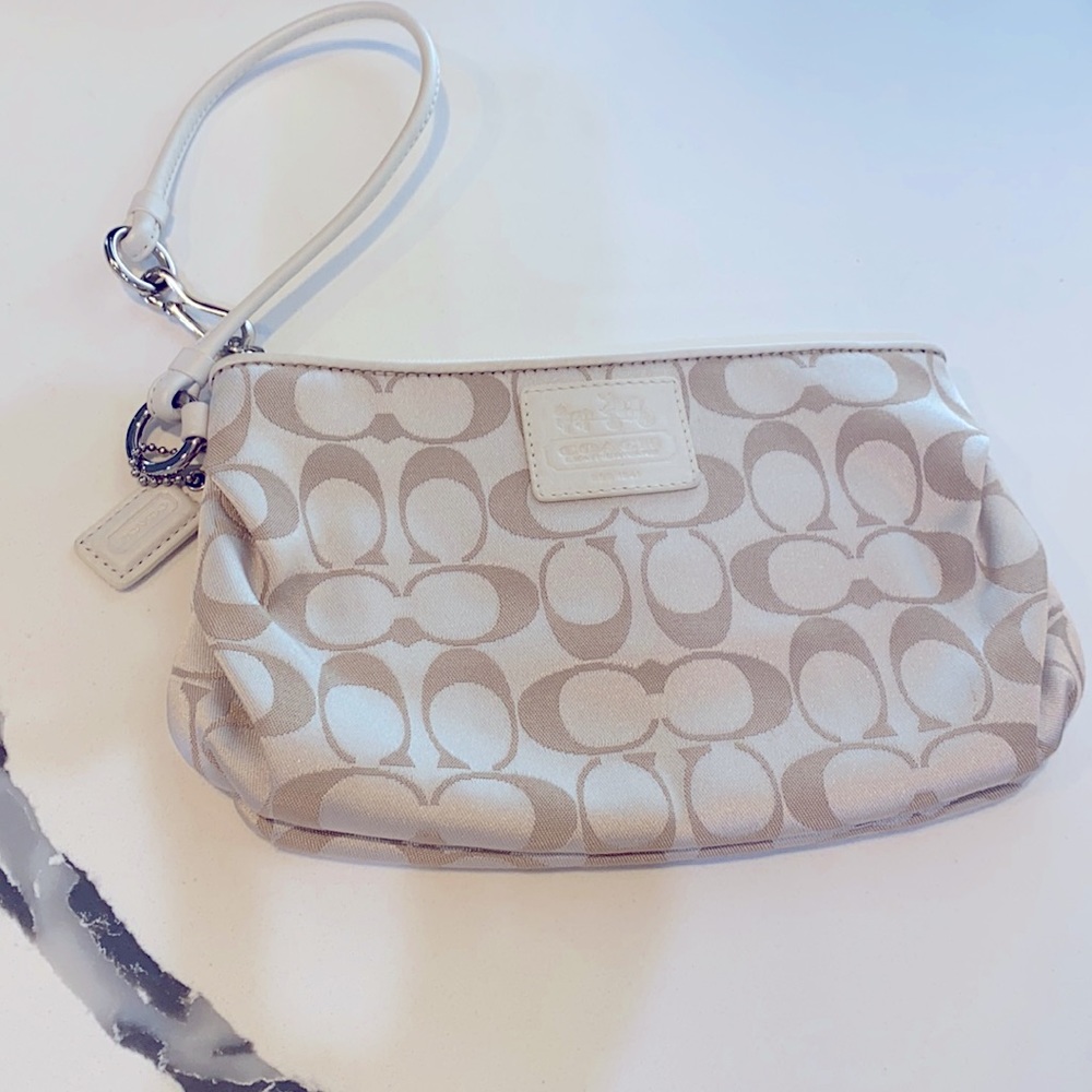 COACH wristlet excellent condition!